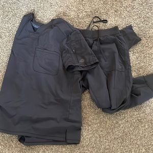 Dickies Large Pewter men’s scrub short sleeve and jogger pants